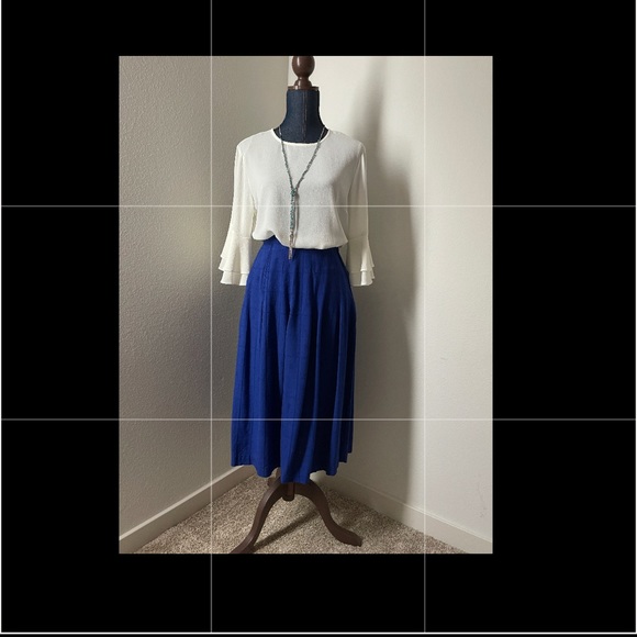 Pleated vintage linen skirt. - Picture 2 of 5